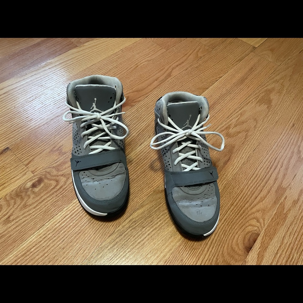Good 👍 Condition Vintage Jordan Basketball 🏀 Gym Sneakers